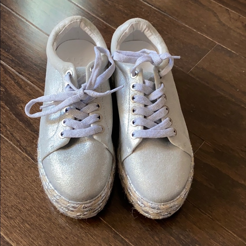 Alex + Alex girls platform shoes, size 5!